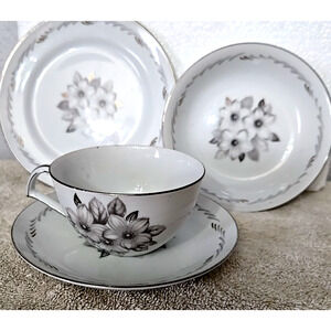 Narumi Fine China 4 Pc Place White Flower N635 Cup Saucer Fruit Dessert Plate